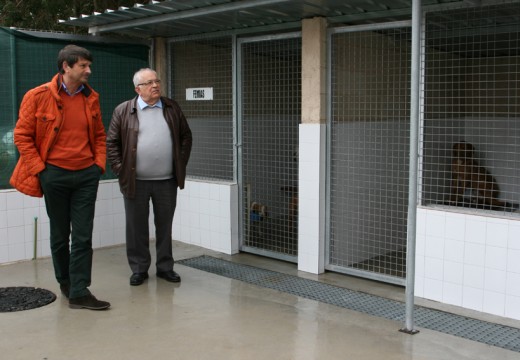 Manuel Regos visitou ‘Segunda oportunidad’, o centro de acollida de animais abandonados do Concello